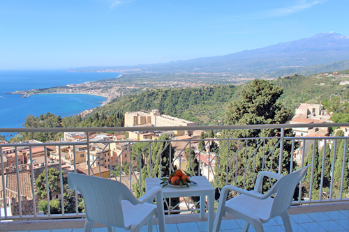 Hotel Mediterranee Taormina, The rooms with a panoramic view of Mount Etna 