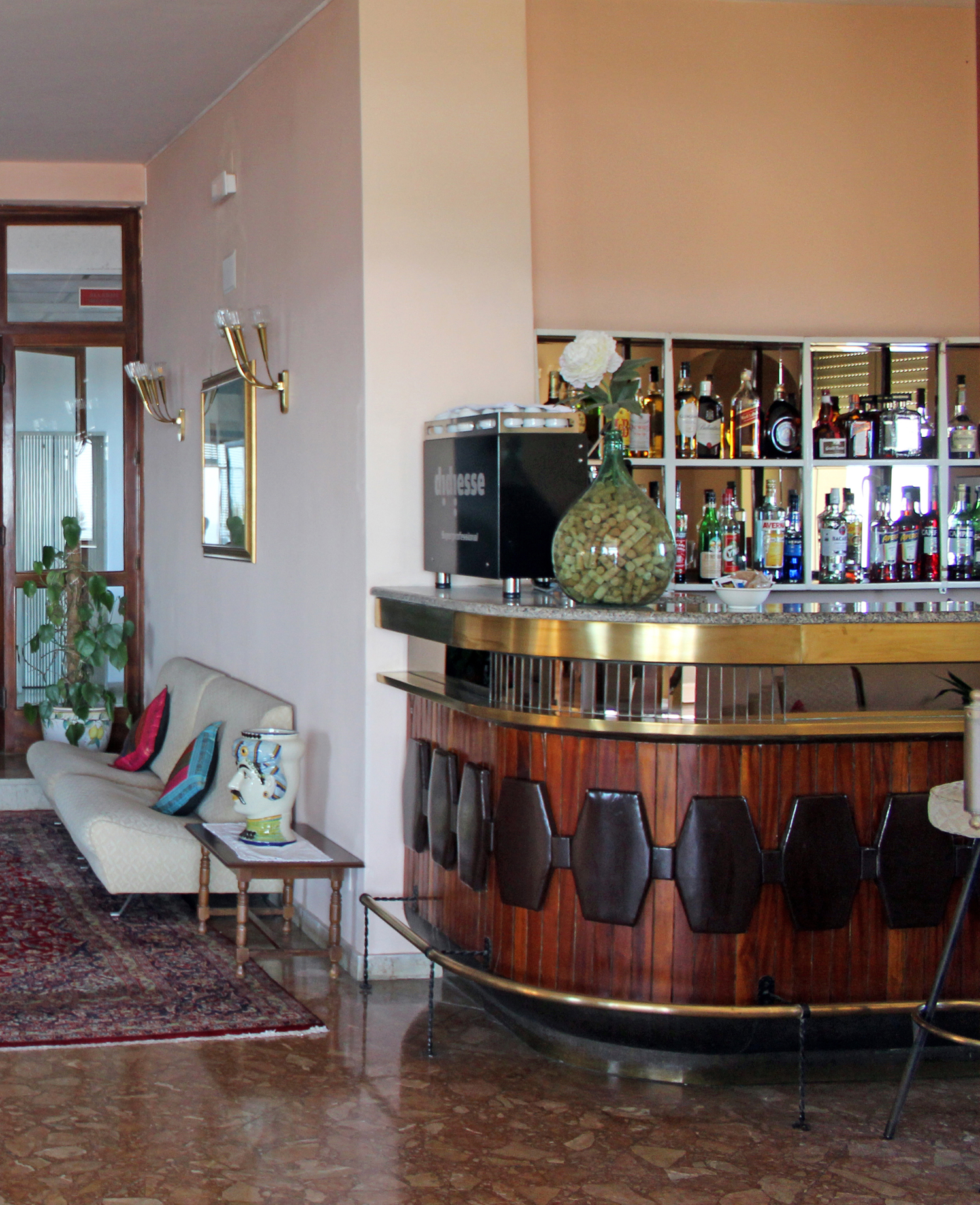 Galleria fotografica del salone, dal bar e del ricevimento dell&apos; Hotel Mediterranee Taormina